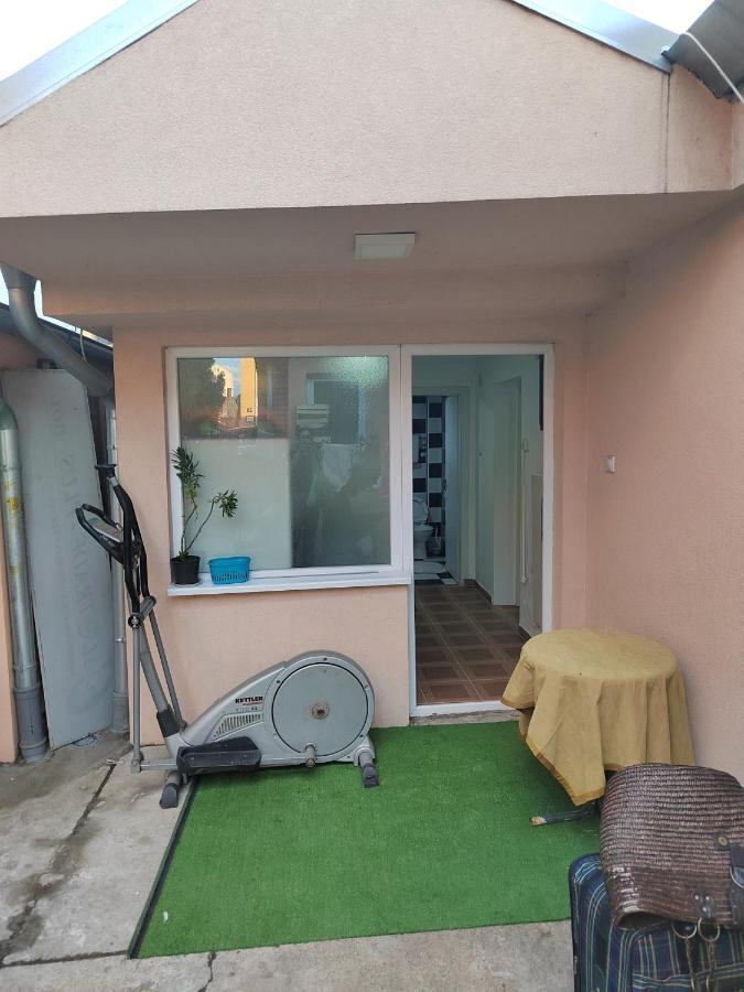 Ferienwohnung Bilja'S House Ni Exterior foto