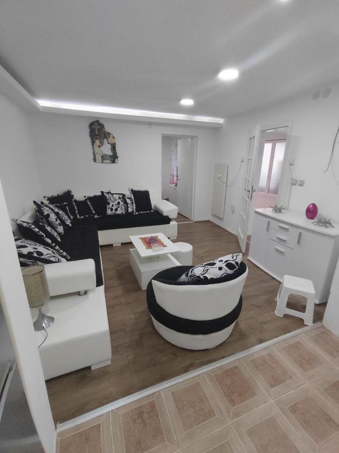Ferienwohnung Bilja'S House Ni Exterior foto